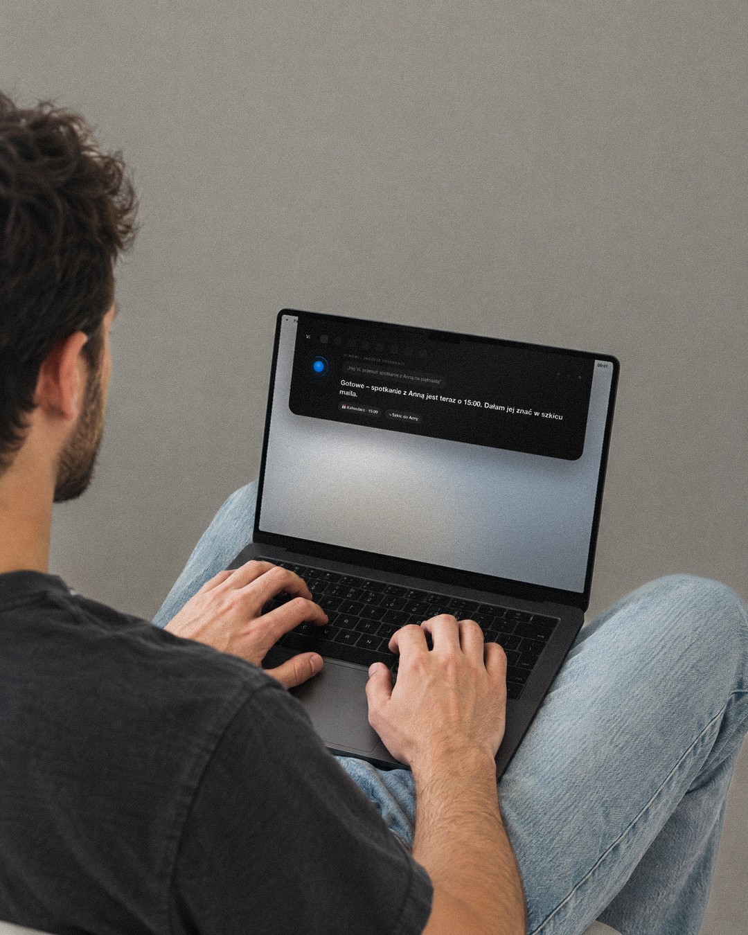 Rozmowa z Vi na MacBooku